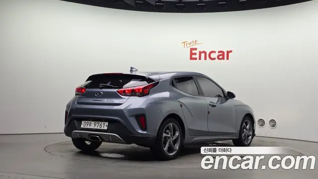 HYUNDAI VELOSTER 2018 — 95 942 км, серебристо-серый, Корея — под ключ — фото 2