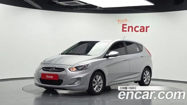 HYUNDAI ACCENT 2017 — 134 184 км, серебристый, Корея — под ключ — фото 1