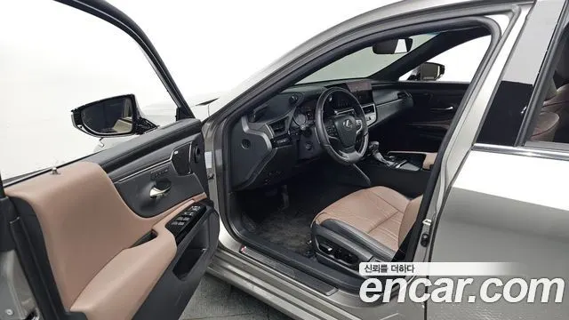 LEXUS ES300H 2024 — 23 342 км, серебристо-серый, Корея — под ключ — фото 10