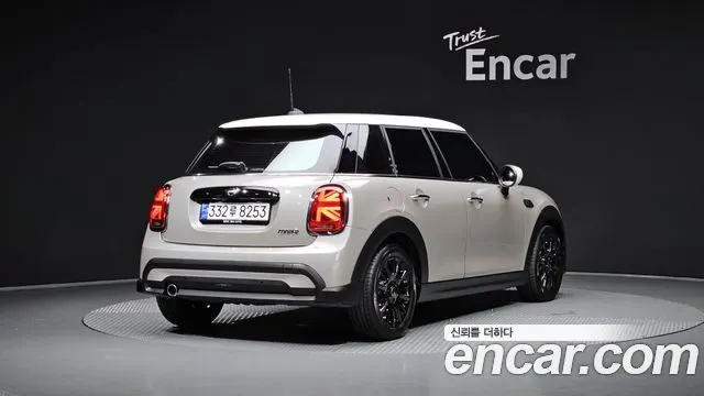 MINI COOPER 2024 — 15 579 км, коричневый, Корея — под ключ — фото 1