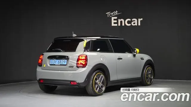 MINI COOPER ELECTRIC 2023 — 74 142 км, серебристо-серый, Корея — под ключ — фото 2