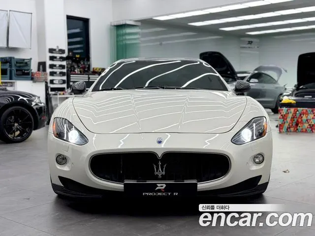 MASERATI GRANTURISMO 2011