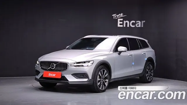 VOLVO V60 CROSS COUNTRY 2023