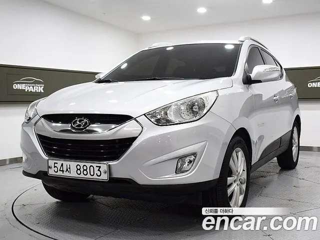 HYUNDAI TUCSON 2010 — 63 518 км, серебристый, Корея — под ключ — фото 1