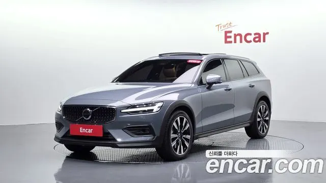 VOLVO V60 CROSS COUNTRY 2023