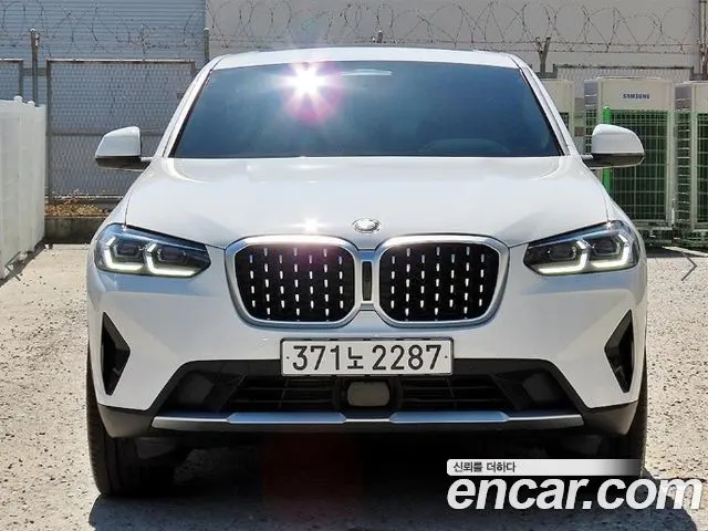BMW X4 2025 — 9 280 км, белый, Корея — под ключ — фото 1