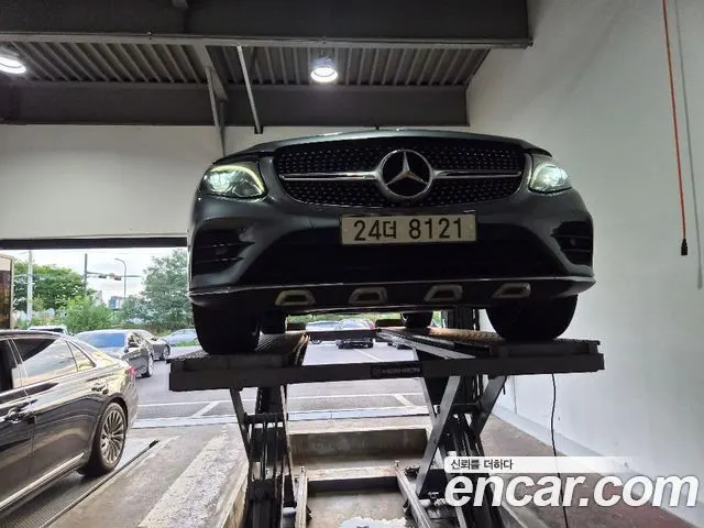 MERCEDES-BENZ GLC-CLASS X253 2018 — 181 580 км, серебристо-серый, Корея — под ключ — фото 1