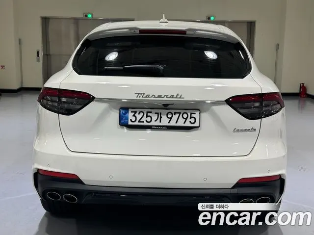 MASERATI LEVANTE 2023 — 11 300 км, белый, Корея — под ключ — фото 4