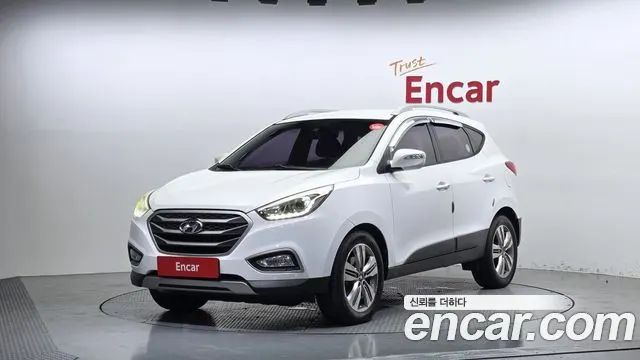 HYUNDAI TUCSON 2015 — 207 885 км, белый, Корея — под ключ — фото 1