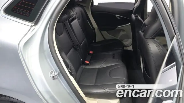 VOLVO V40 2016 — 108 488 км, серебристо-серый, Корея — под ключ — фото 12