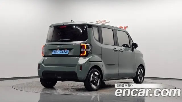 KIA KIA RAY EV 2025 — 10 706 км, тёмно-зелёный, Корея — под ключ — фото 1