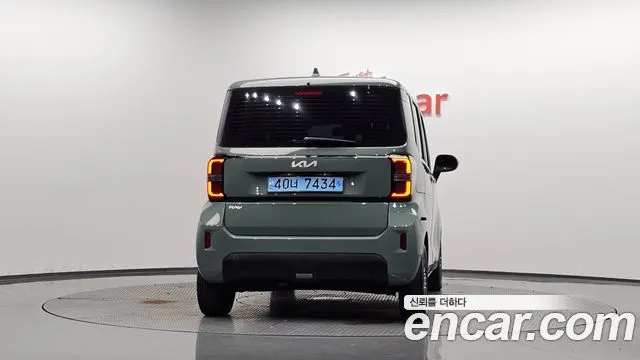KIA KIA RAY EV 2025 — 10 706 км, тёмно-зелёный, Корея — под ключ — фото 4