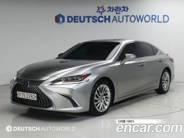 LEXUS ES300H 2021 — 65 386 км, серебристо-серый, Корея — под ключ — фото 1
