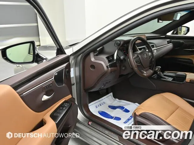 LEXUS ES300H 2021 — 65 386 км, серебристо-серый, Корея — под ключ — фото 10