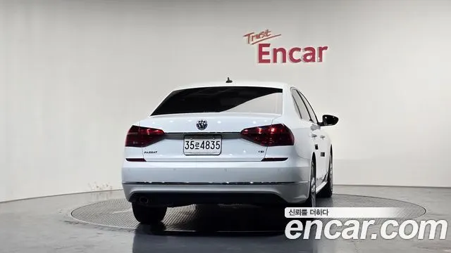 VOLKSWAGEN PASSAT 2018 — 117 815 км, белый, Корея — под ключ — фото 4