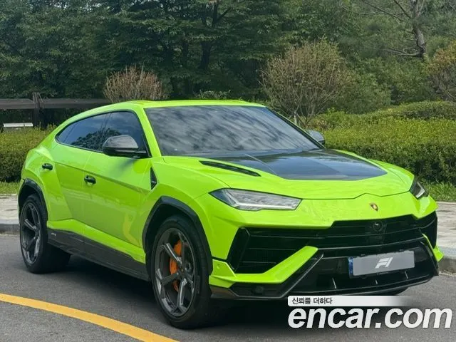 LAMBORGHINI URUS 2023