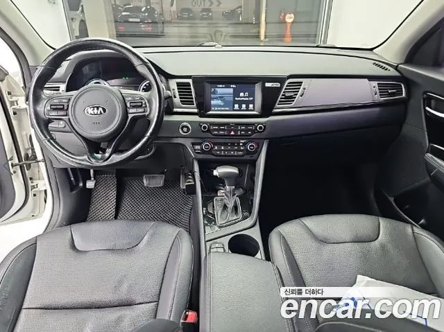 KIA NIRO 2017 — 176 270 км, белый, Корея — под ключ — фото 7