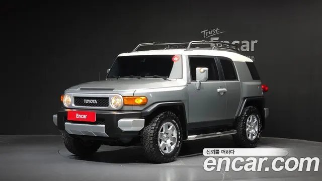TOYOTA FJ 2010 — 171 542 км, серебристо-серый, Корея — под ключ — фото 1