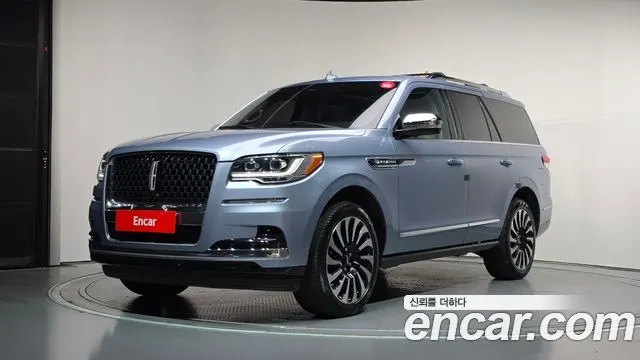 LINCOLN NAVIGATOR 2023
