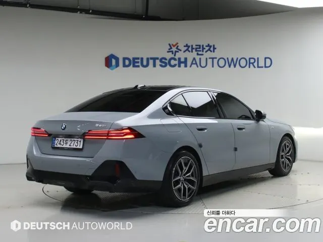BMW 5 SERIES 2025 — 8 797 км, светло-серебристый, Корея — под ключ — фото 2