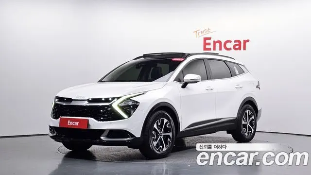 KIA SPORTAGE HYBRID 2023 — 34 385 км, белый, Корея — под ключ — фото 1