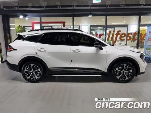 KIA SPORTAGE HYBRID 2023 — 28 900 км, белый, Корея — под ключ — фото 3