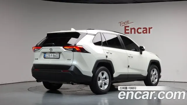 TOYOTA RAV4 — из Кореи под ключ