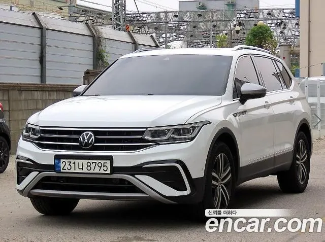 VOLKSWAGEN TIGUAN ALLSPACE 2023 — 61 871 км, белый, Корея — под ключ — фото 2