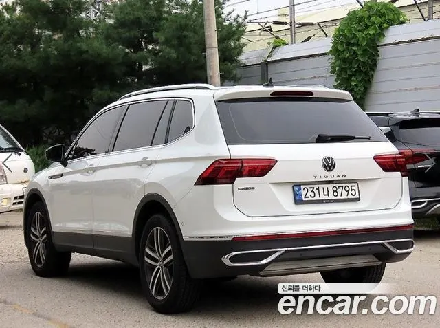 VOLKSWAGEN TIGUAN ALLSPACE 2023 — 61 871 км, белый, Корея — под ключ — фото 3