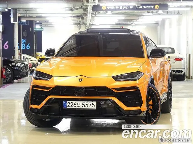 LAMBORGHINI URUS 2021