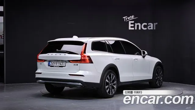 VOLVO V60 CROSS COUNTRY 2025