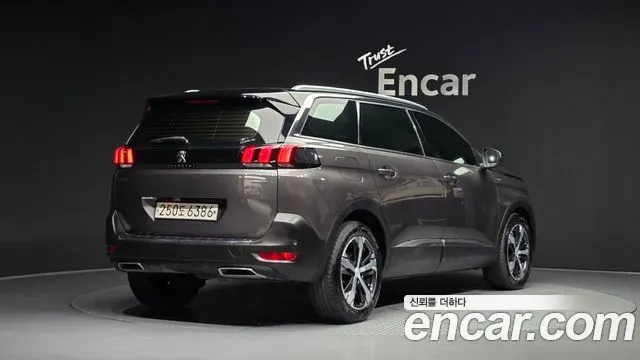 PEUGEOT 5008 2019