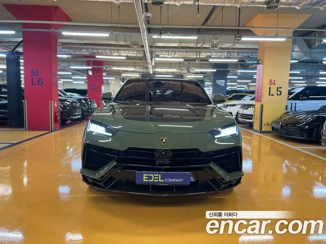 LAMBORGHINI URUS 2023