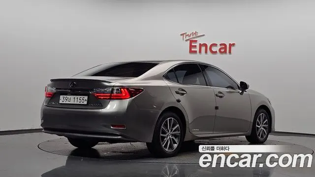 LEXUS ES300H — из Кореи под ключ