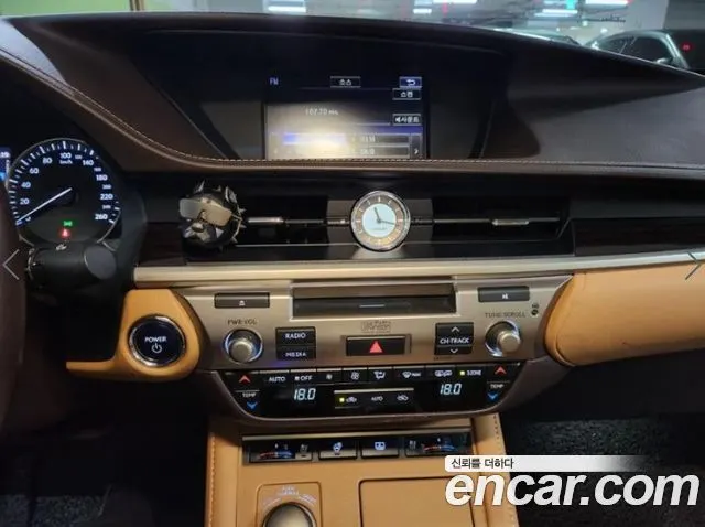 LEXUS ES300H 2018 — 163 783 км, серебристо-серый, Корея — под ключ — фото 8