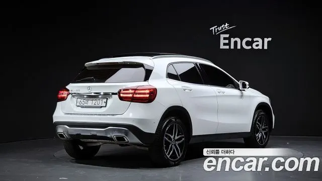 MERCEDES-BENZ GLA-CLASS X156 2018