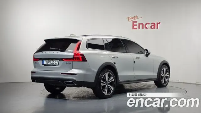 VOLVO V60 CROSS COUNTRY — из Кореи под ключ