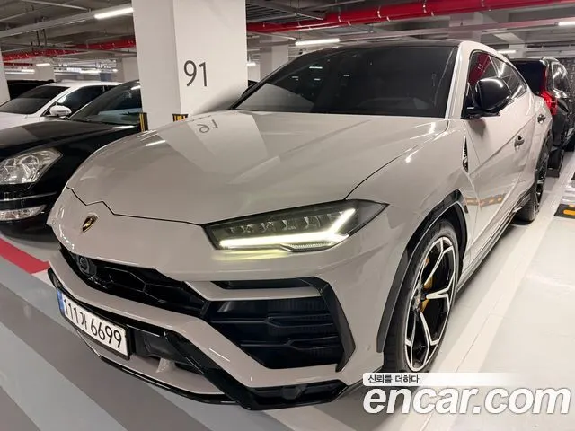 LAMBORGHINI URUS 2020