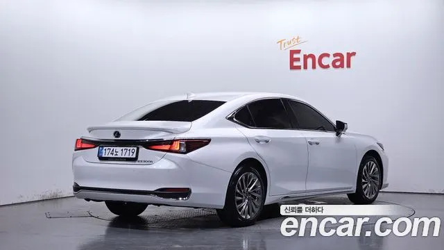 LEXUS ES300H — из Кореи под ключ