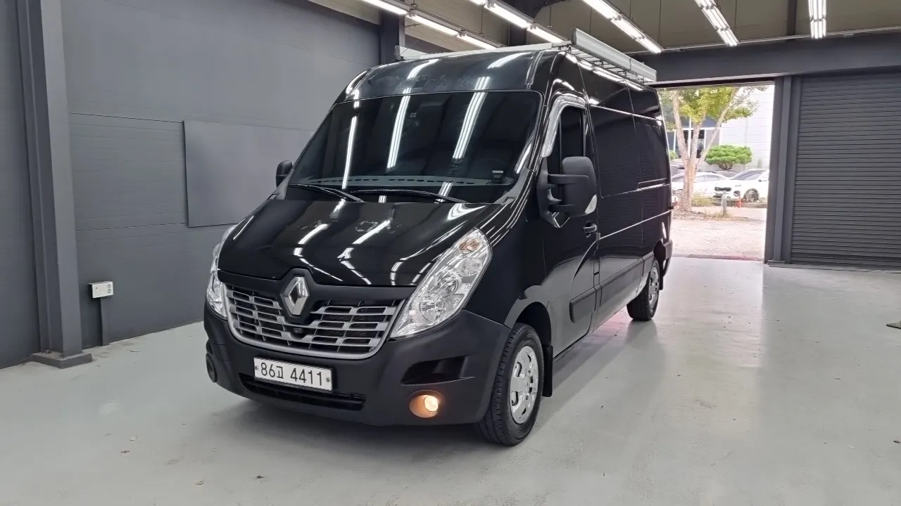 RENAULT KOREA MASTER 2019 — 53 000 км, чёрный, Корея — под ключ — фото 1
