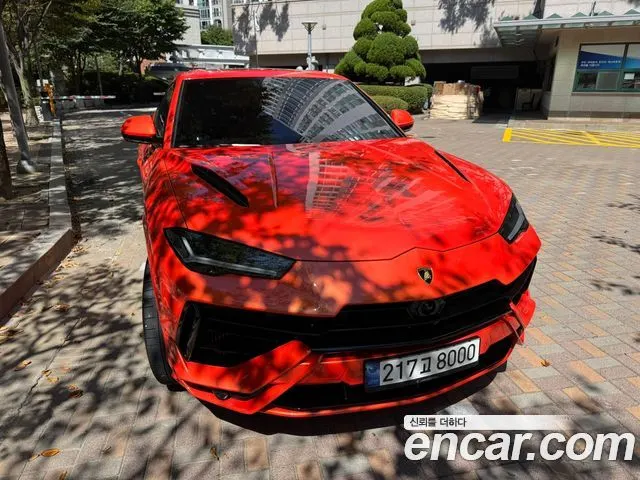 LAMBORGHINI URUS 2024