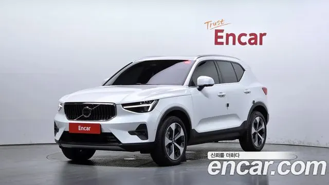 VOLVO XC40 2024