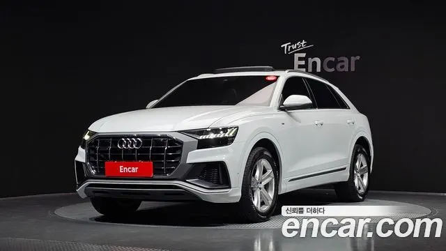 AUDI Q8 2020