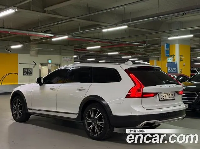 VOLVO V90 CROSS COUNTRY 2018 — 60 348 км, белый, Корея — под ключ — фото 3