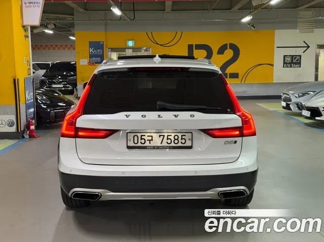 VOLVO V90 CROSS COUNTRY 2018 — 60 348 км, белый, Корея — под ключ — фото 4