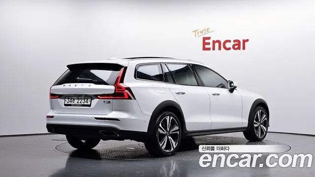 VOLVO V60 CROSS COUNTRY 2019