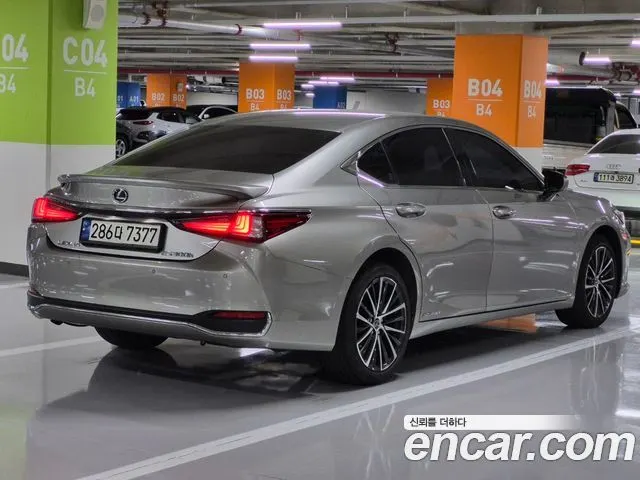 LEXUS ES300H — из Кореи под ключ