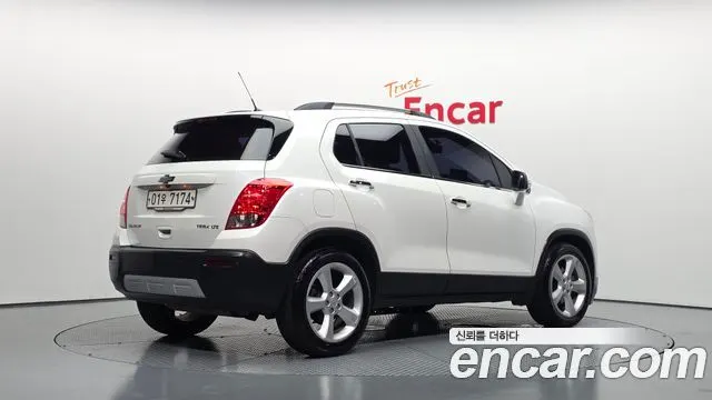 CHEVROLET TRAX 2016 — 153 224 км, белый, Корея — под ключ — фото 1