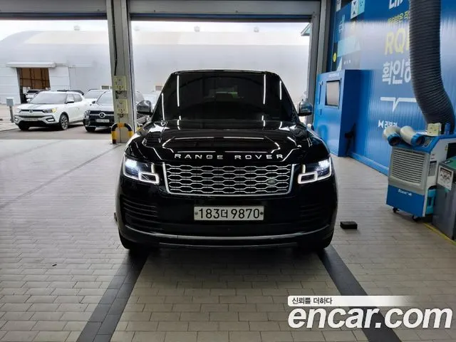 LAND ROVER RANGE ROVER 2018 — 121 500 км, чёрный, Корея — под ключ — фото 1