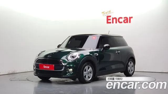 MINI COOPER D 2018 — 81 086 км, тёмно-зелёный, Корея — под ключ — фото 1